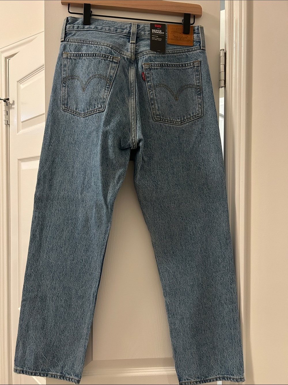 Levis Wedgie Straight Women’s Jeans womens Jeans in Light Blue Denim